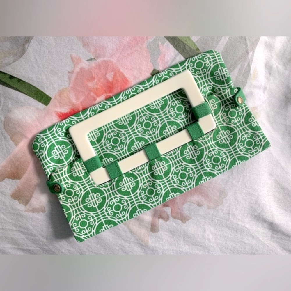 ❗️CLEAROUT❗️EUC! OLD NAVY 2-in-1 convertible green + white patterned CLUTCH